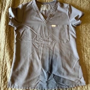 Figs 1 pocket Catarina scrub top + Zamora jogger scrub bottom